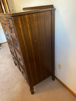 ANTIQUE HUNTLEY SIMMONS CHEST OF DRAWERS