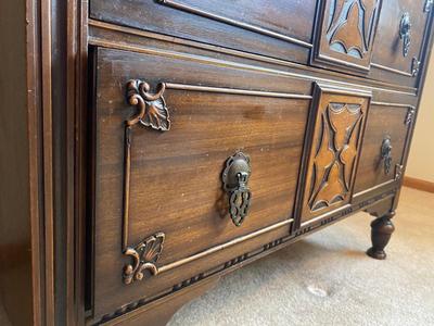 ANTIQUE HUNTLEY SIMMONS CHEST OF DRAWERS