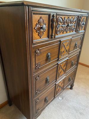 ANTIQUE HUNTLEY SIMMONS CHEST OF DRAWERS