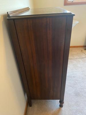 ANTIQUE HUNTLEY SIMMONS CHEST OF DRAWERS