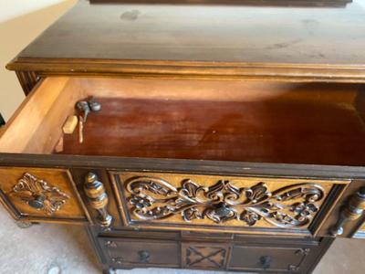 ANTIQUE HUNTLEY SIMMONS CHEST OF DRAWERS