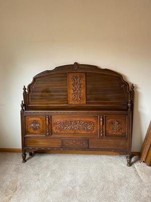 BEAUTIFUL ANTIQUE DOUBLE/FULL BED FRAME BY HUNTLEY SIMMONS