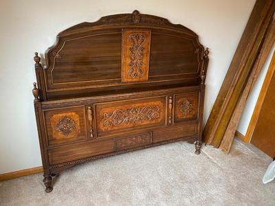 BEAUTIFUL ANTIQUE DOUBLE/FULL BED FRAME BY HUNTLEY SIMMONS