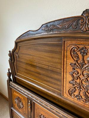 BEAUTIFUL ANTIQUE DOUBLE/FULL BED FRAME BY HUNTLEY SIMMONS
