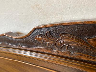 BEAUTIFUL ANTIQUE DOUBLE/FULL BED FRAME BY HUNTLEY SIMMONS