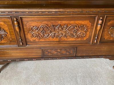BEAUTIFUL ANTIQUE DOUBLE/FULL BED FRAME BY HUNTLEY SIMMONS