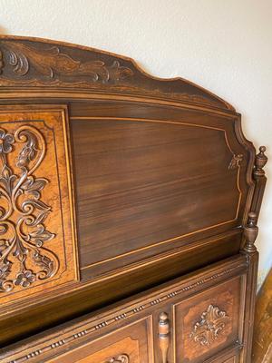 BEAUTIFUL ANTIQUE DOUBLE/FULL BED FRAME BY HUNTLEY SIMMONS