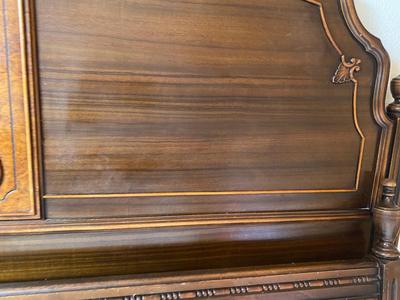 BEAUTIFUL ANTIQUE DOUBLE/FULL BED FRAME BY HUNTLEY SIMMONS
