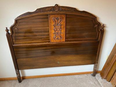 BEAUTIFUL ANTIQUE DOUBLE/FULL BED FRAME BY HUNTLEY SIMMONS
