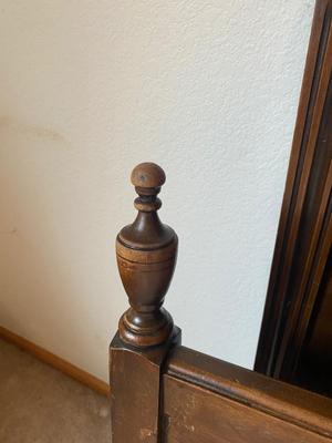 BEAUTIFUL ANTIQUE DOUBLE/FULL BED FRAME BY HUNTLEY SIMMONS