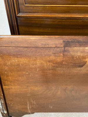 BEAUTIFUL ANTIQUE DOUBLE/FULL BED FRAME BY HUNTLEY SIMMONS