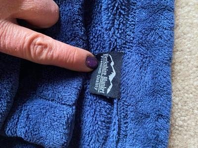 NAVY BERKSHIRE THROW AND CANYON QUEEN SUPER SOFT COMFORTER