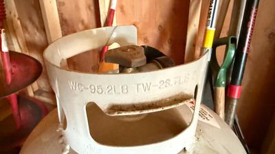 Propane tank, 30# empty additional pictures added