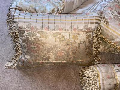 BEAUTIFUL FULL SIZE COMFORTER-PILLOW SHAMS-THROW PILLOWS
