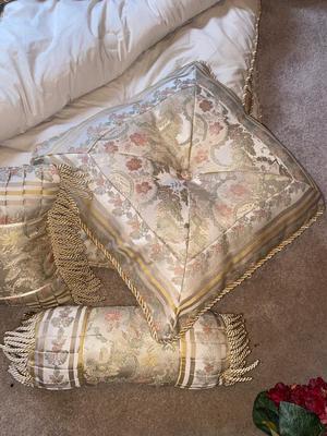 BEAUTIFUL FULL SIZE COMFORTER-PILLOW SHAMS-THROW PILLOWS
