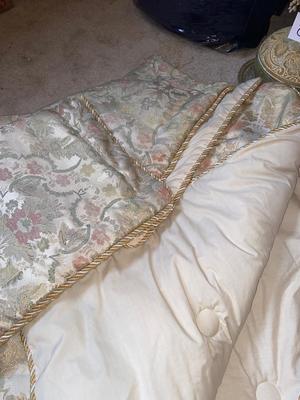 BEAUTIFUL FULL SIZE COMFORTER-PILLOW SHAMS-THROW PILLOWS