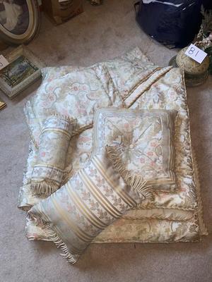 BEAUTIFUL FULL SIZE COMFORTER-PILLOW SHAMS-THROW PILLOWS