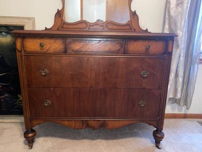 3 DRAWER ANTIQUE DRESSER WITH MIRROR