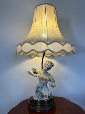 Vintage Victorian Figural Porcelain Lamp