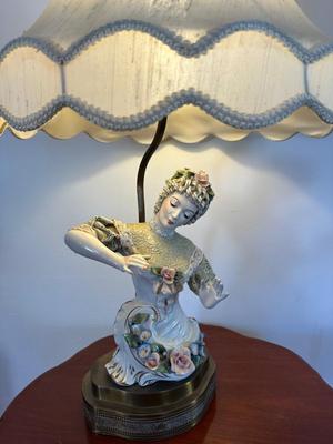 Vintage Victorian Figural Porcelain Lamp