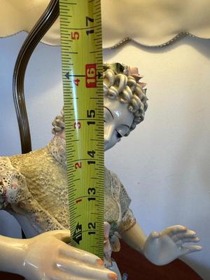 Vintage Victorian Figural Porcelain Lamp