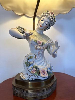 Vintage Victorian Figural Porcelain Lamp