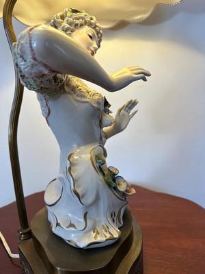 Vintage Victorian Figural Porcelain Lamp