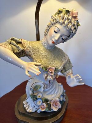 Vintage Victorian Figural Porcelain Lamp