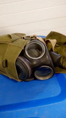 LOT 1 MILITARY GAS MASK