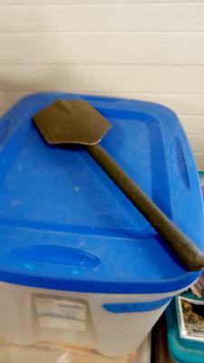 LOT 2 MILITARY FOLDING SHOVEL