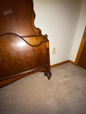 BEAUTIFUL ANTIQUE DOUBLE BED FRAME