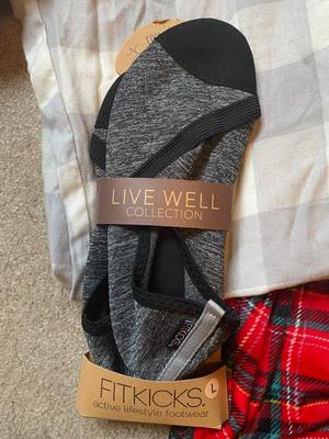 NEW AND NEAR NEW LADIES LOUNGING APPAREL