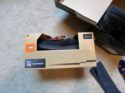 MENS SIZE 11 DR. COMFORT SHOES AND BRONCOS DEAR FOAM SLIPPERS