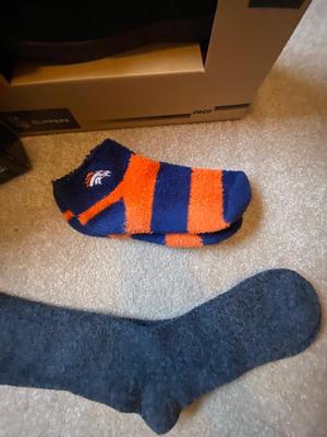 MENS SIZE 11 DR. COMFORT SHOES AND BRONCOS DEAR FOAM SLIPPERS