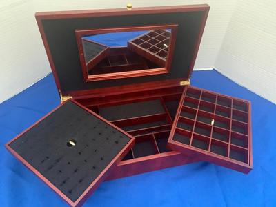 2 Level Jewelry / Collectibles Case