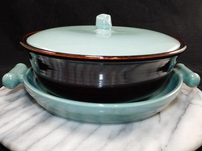 Red Wing USA Pottery Casserole Dish w/ Serving Tray & Lid 10”x8”x5”