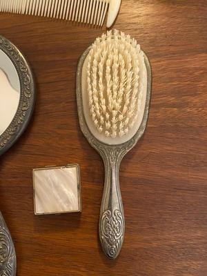 VINTAGE GROOMING DRESSER SET