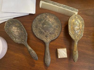 VINTAGE GROOMING DRESSER SET