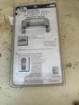Light & magnifier for Game Boy