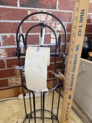 Toilet tissue holder