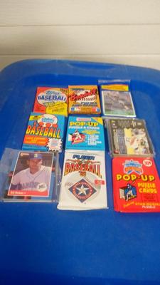 LOT 16 NINE VINTAGE PACKS OF BASEBALL CARDS