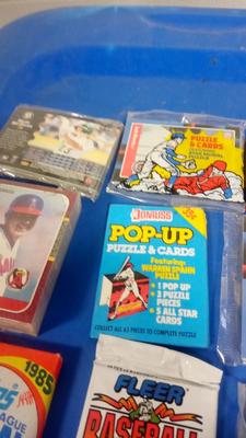 LOT 16 NINE VINTAGE PACKS OF BASEBALL CARDS