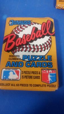 LOT 18 NINE UNOPENED PACKS OF VINTAGE BASEBALL CARDS