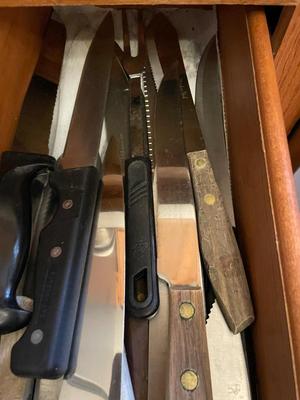 LARGE VARIETY OF CUTLERY