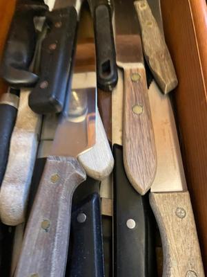 LARGE VARIETY OF CUTLERY