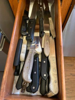 LARGE VARIETY OF CUTLERY