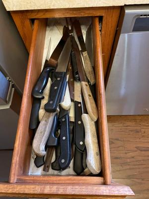 LARGE VARIETY OF CUTLERY