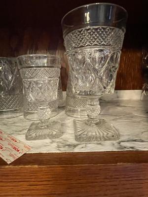 VARIETY OF DRINKING GLASSES