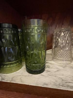 VARIETY OF DRINKING GLASSES