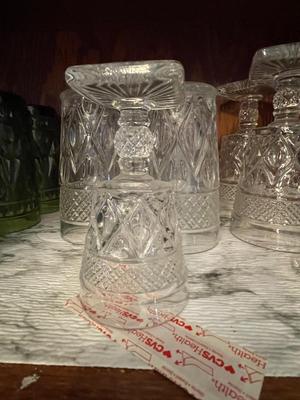 VARIETY OF DRINKING GLASSES